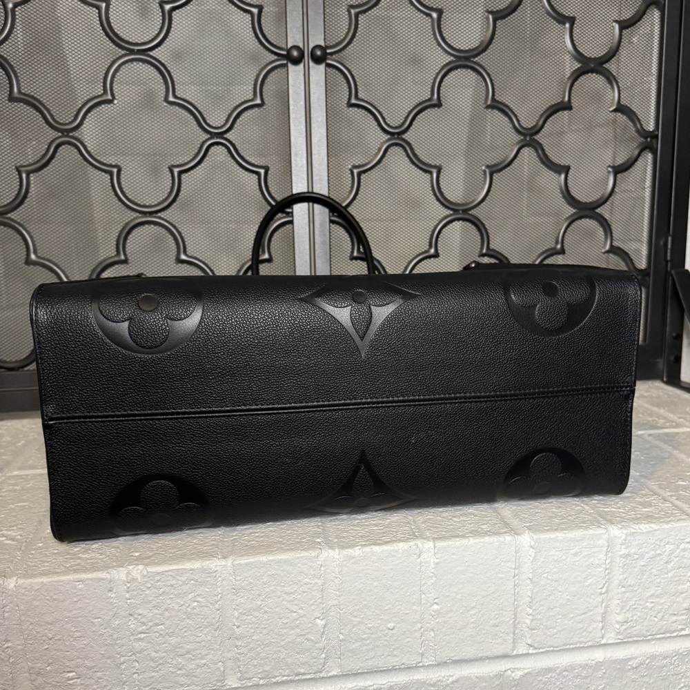 Louis Vuitton OnTheGo GM - Picture 6 of 11